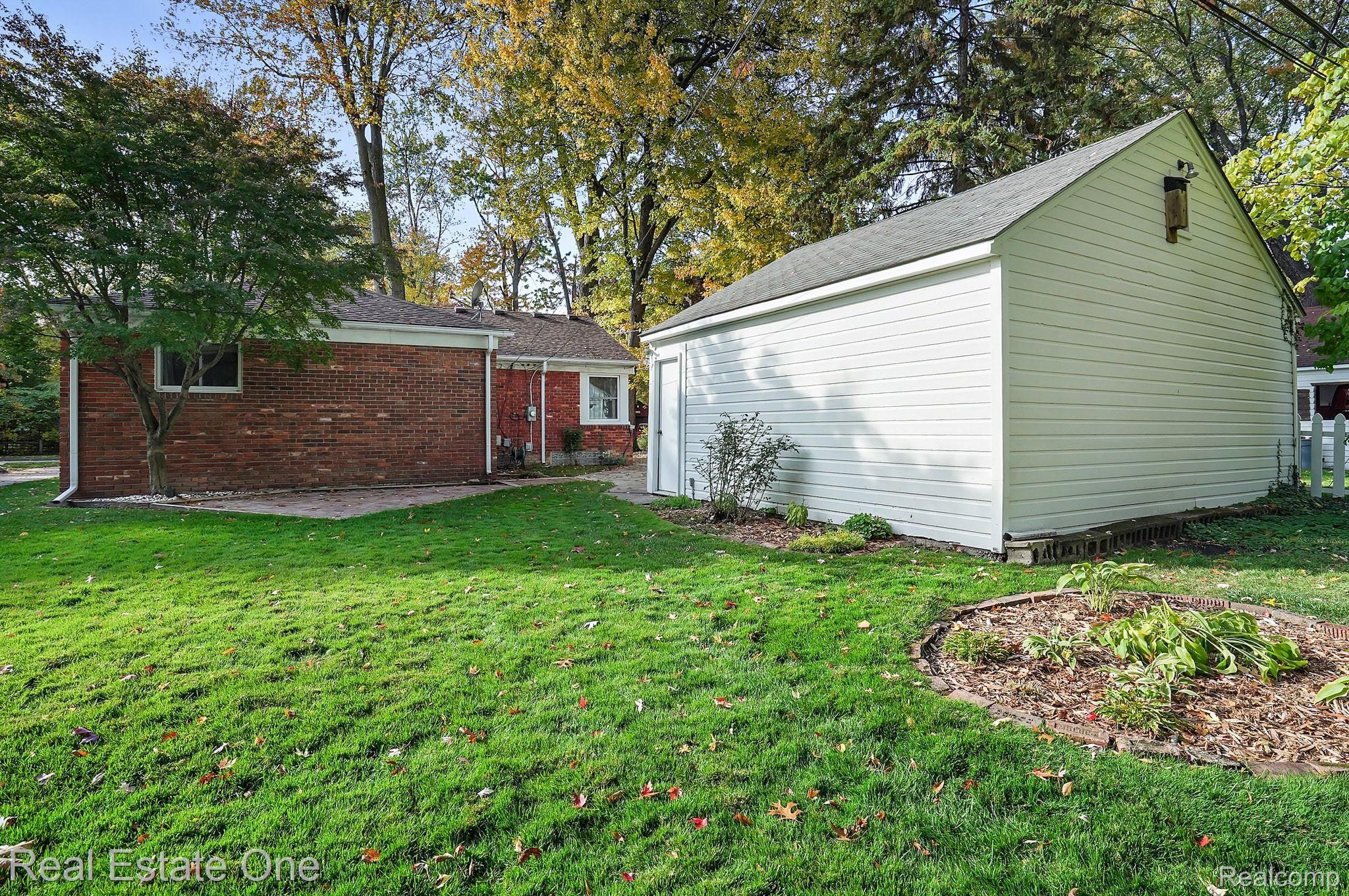 3908 Kenmore Road Berkley, MI 48072 - Photo 27 of 27 DSC04404.jpg
