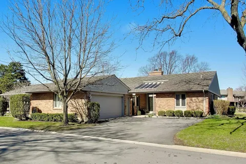 $1,175,000 | 107 Briarwood Lane, Oak Brook, IL 60523