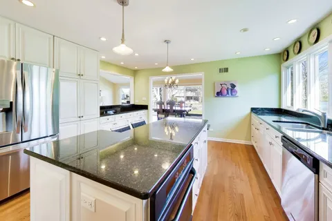 $1,175,000 | 107 Briarwood Lane, Oak Brook, IL 60523