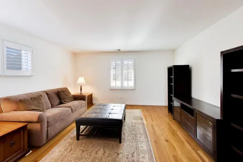$1,175,000 | 107 Briarwood Lane, Oak Brook, IL 60523