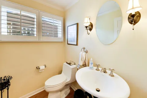 $1,175,000 | 107 Briarwood Lane, Oak Brook, IL 60523
