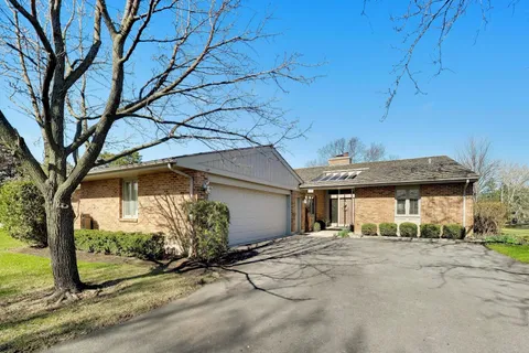 $1,175,000 | 107 Briarwood Lane, Oak Brook, IL 60523