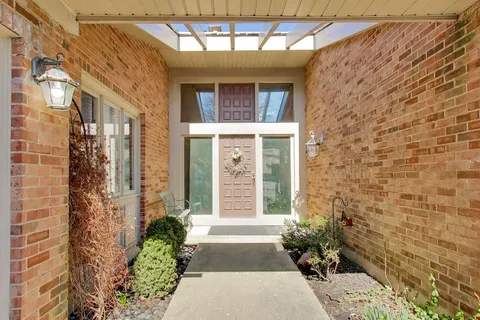 $1,175,000 | 107 Briarwood Lane, Oak Brook, IL 60523