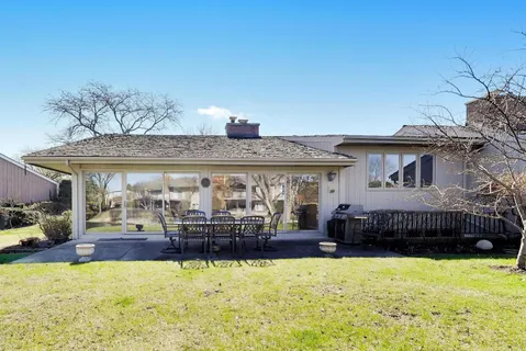 $1,175,000 | 107 Briarwood Lane, Oak Brook, IL 60523
