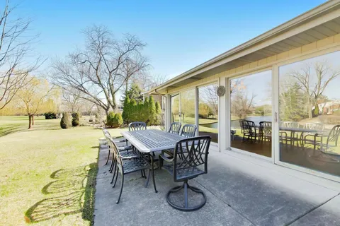 $1,175,000 | 107 Briarwood Lane, Oak Brook, IL 60523
