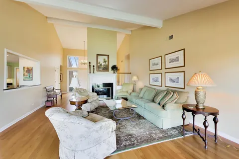 $1,175,000 | 107 Briarwood Lane, Oak Brook, IL 60523