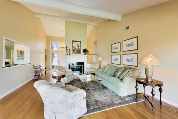 $1,175,000 | 107 Briarwood Lane, Oak Brook, IL 60523