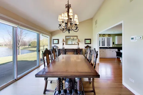 $1,175,000 | 107 Briarwood Lane, Oak Brook, IL 60523