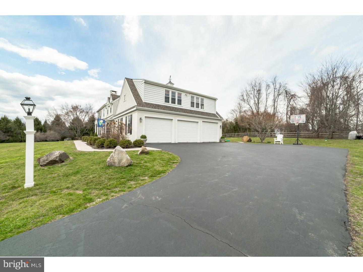 2121 Grubbs Mill Road Berwyn, PA 19312 - Photo 2 of 25 Driveway