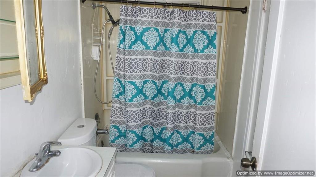 322 Beulah Road Pittsburgh, PA 15235 - Photo 12 of 22 a bathroom with a bathtub