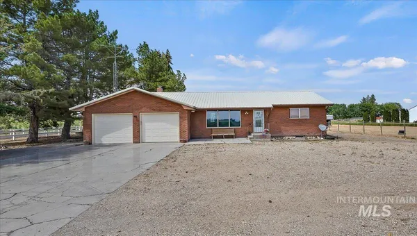 $400,000 | 574 West 100 North, Paul, ID 83347