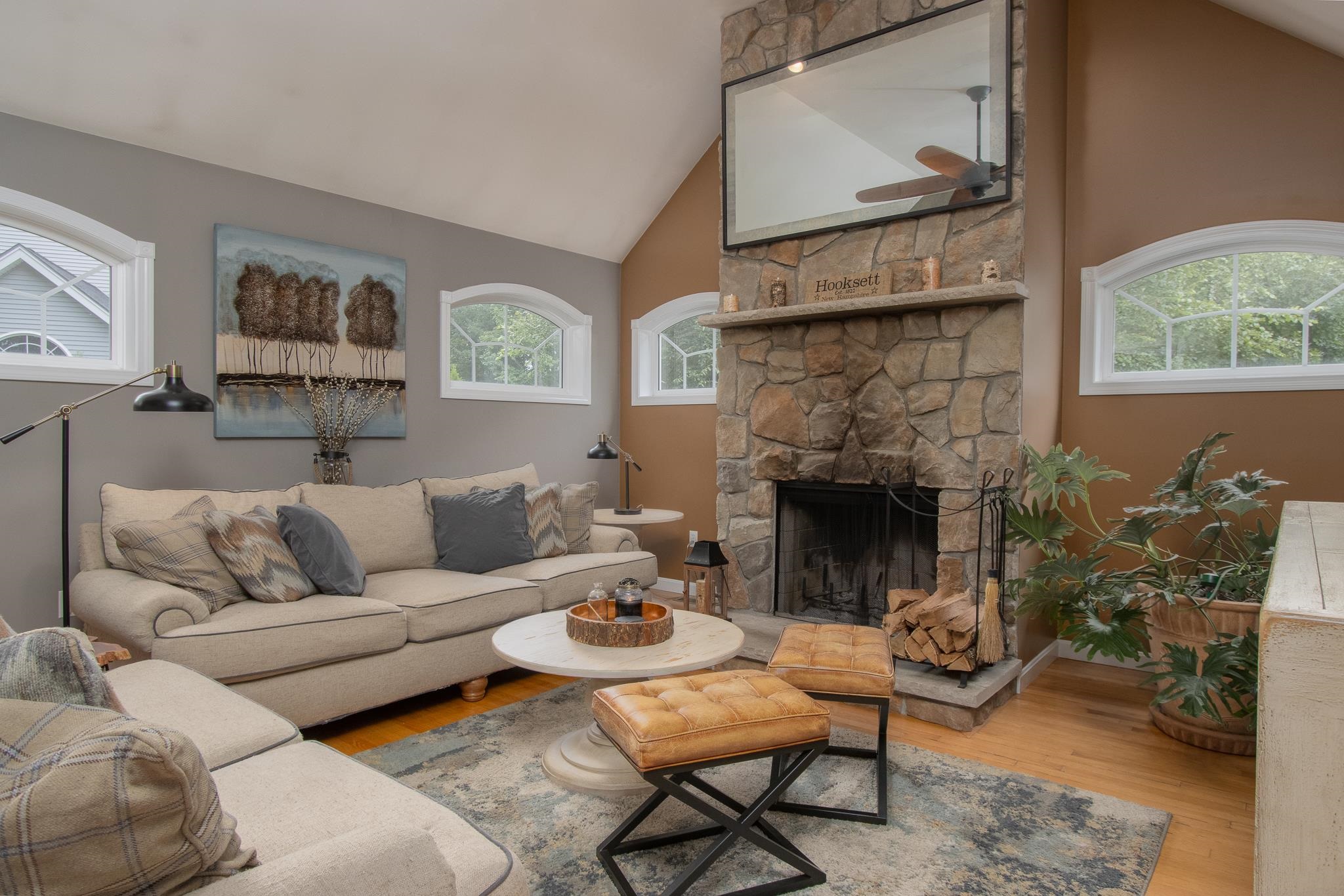 20 Nancy Lane Hooksett, NH 03106 - Photo 2 of 40