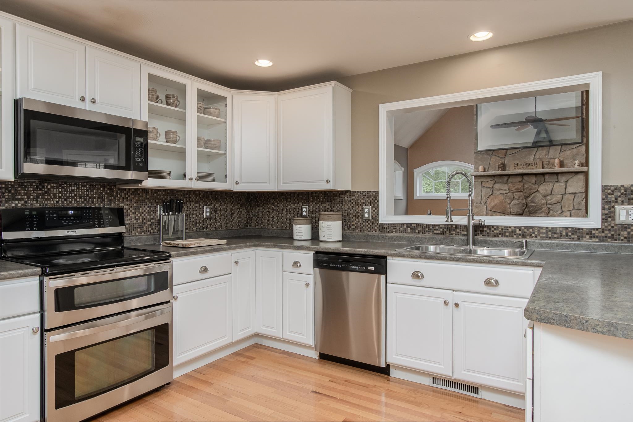 20 Nancy Lane Hooksett, NH 03106 - Photo 3 of 40