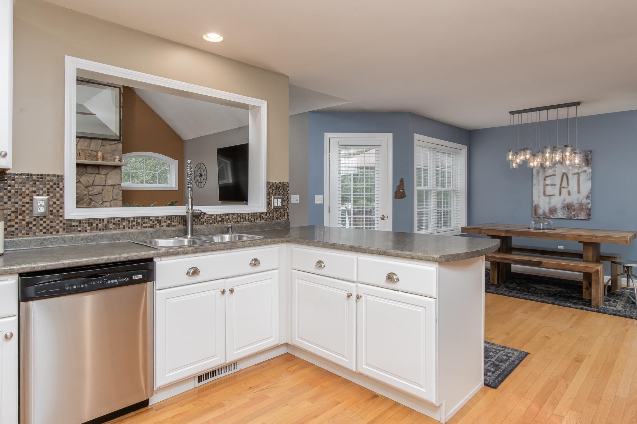 20 Nancy Lane Hooksett, NH 03106 - Photo 4 of 40