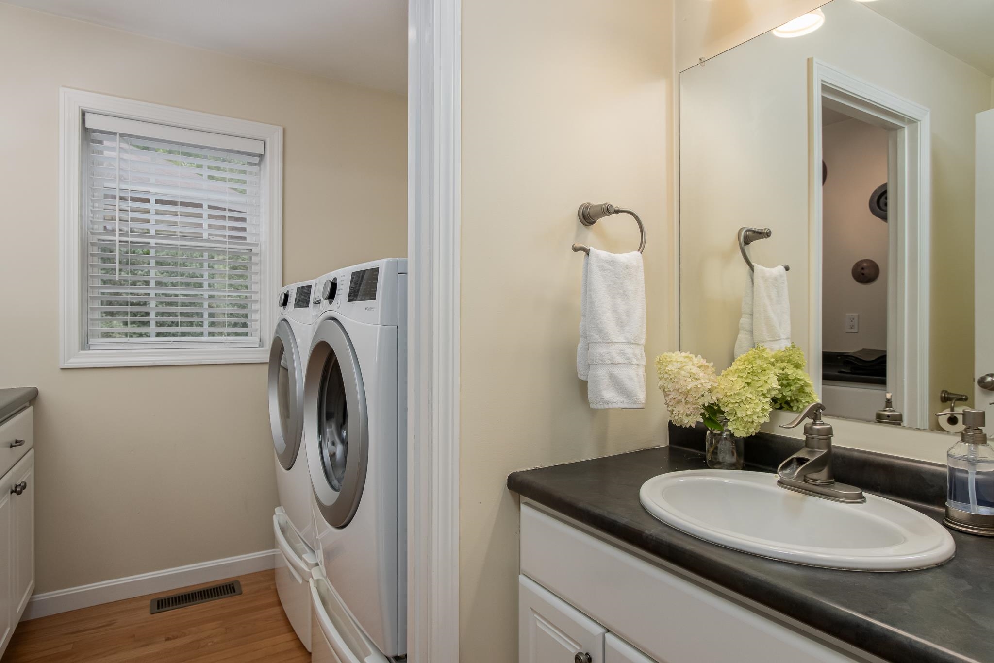 20 Nancy Lane Hooksett, NH 03106 - Photo 8 of 40