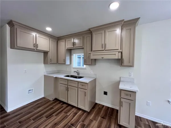 $1,500 | 622 East Llano Grande Street, Weslaco, TX 78596