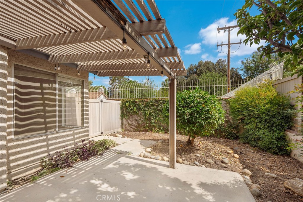 1934 Suntree Lane, Unit B Simi Valley, CA 93063 - Photo 12 of 35