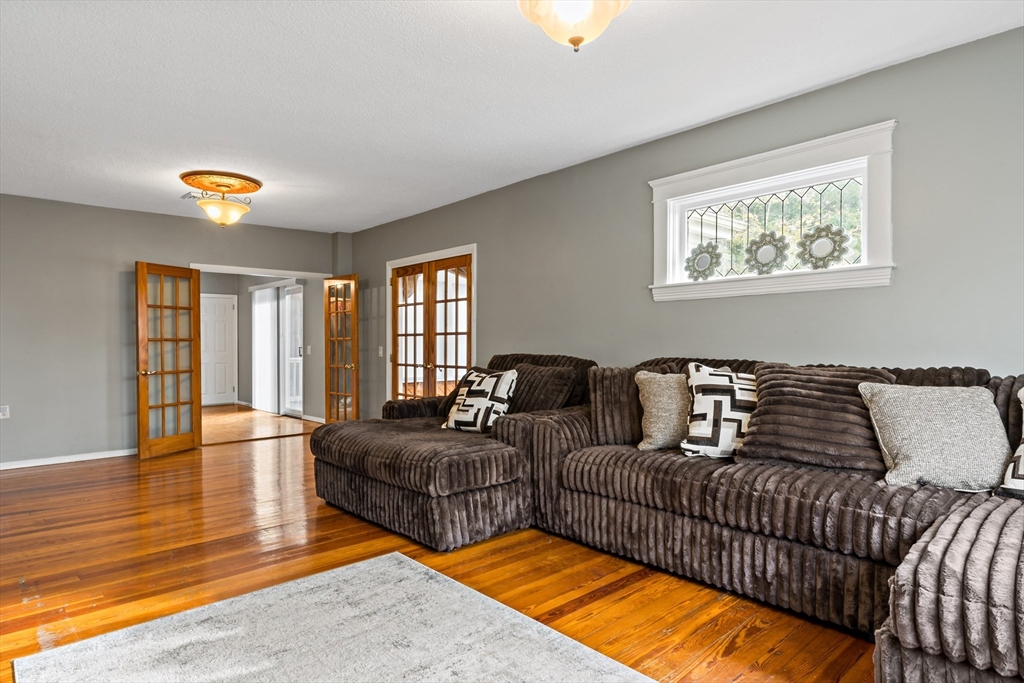 1000 Riverside Avenue Somerset, MA 02726 - Photo 17 of 26 a living room with furniture and a window