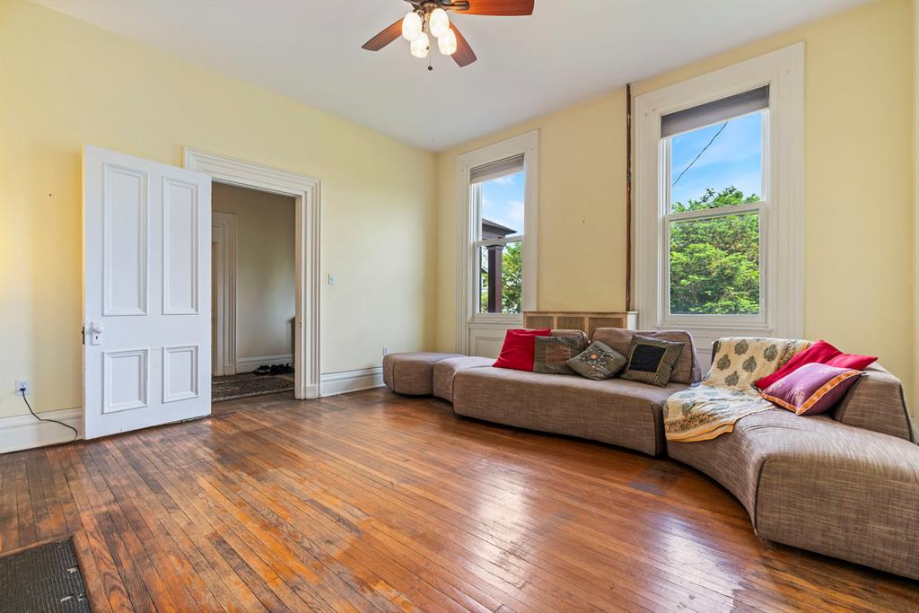 2738 Mt Royal Road Pittsburgh, PA 15217 - Photo 11 of 37 Gallery Image 11