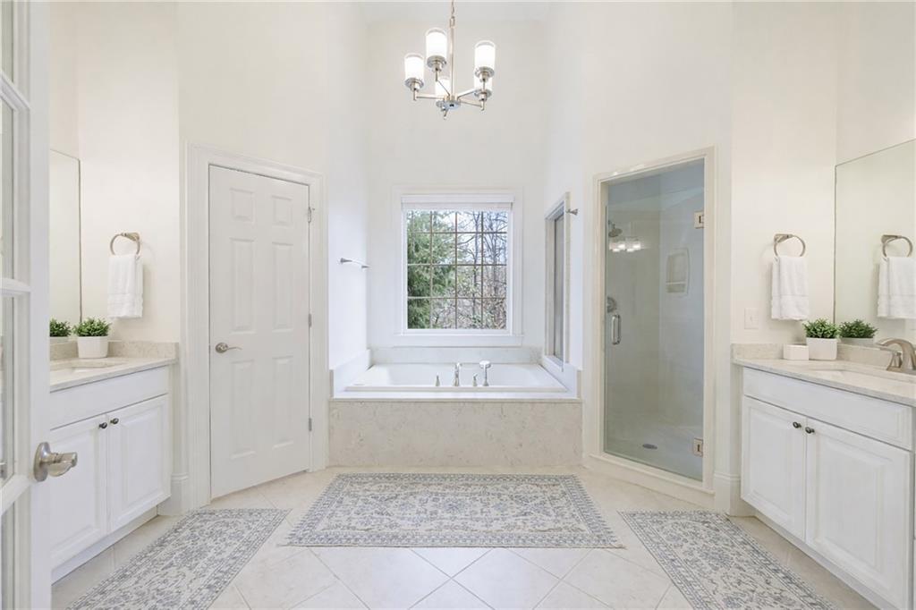 125 River N Circle Sandy Springs, GA 30328 - Photo 9 of 96 a bathroom with a tub a sink and a mirror