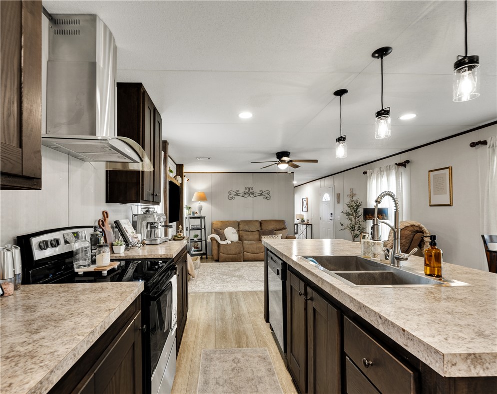 3133 Henderson Road Navasota, TX 77868 - Photo 8 of 26 a kitchen with lots of counter space