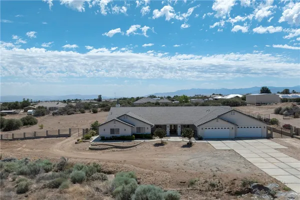 $795,000 | 8379 Beaver Avenue, Phelan, CA 92371
