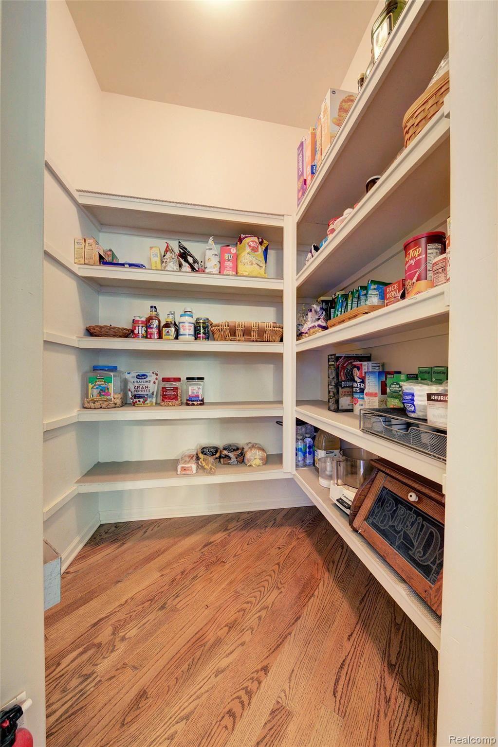 6724 Kennesaw Road Canton, MI 48187 - Photo 17 of 77 17 Pantry.jpg