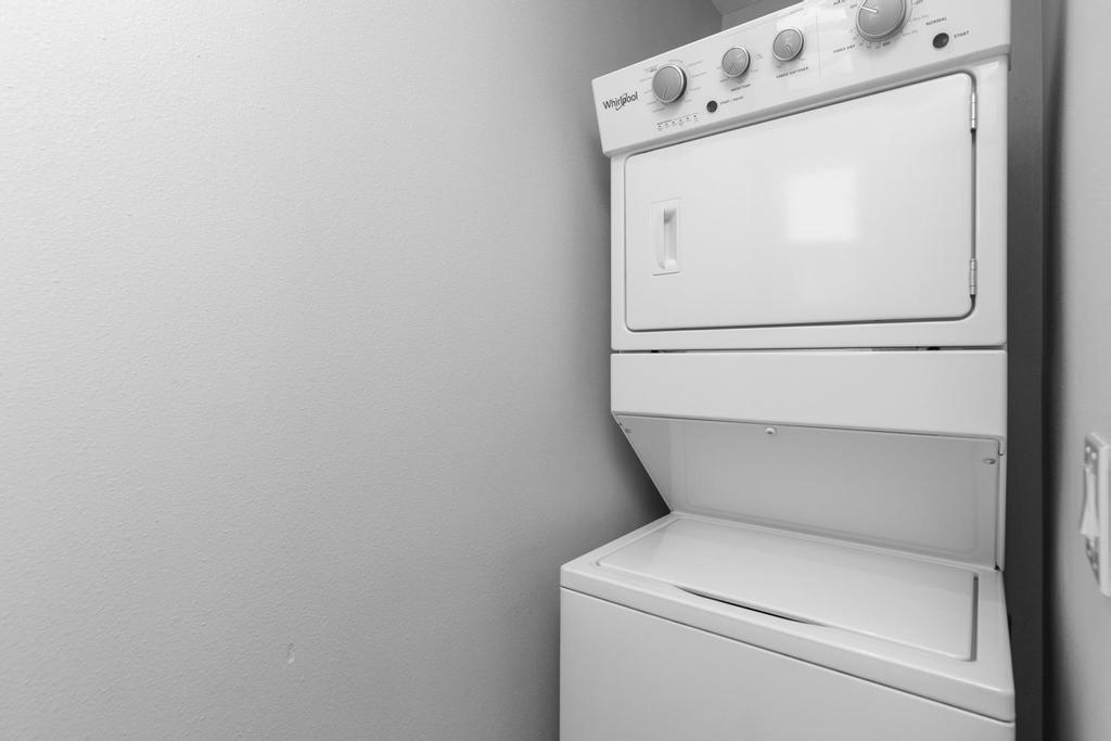 128 Bristol Boulevard San Leandro, CA 94577 - Photo 22 of 32 a utility room with dryer and washer