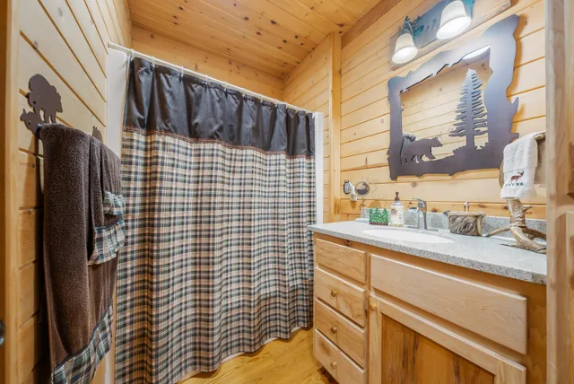 $610,000 | 3812 Brehmer Road, Abrams, WI 54101