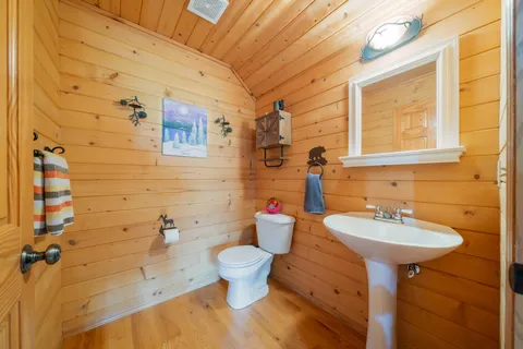 $610,000 | 3812 Brehmer Road, Abrams, WI 54101