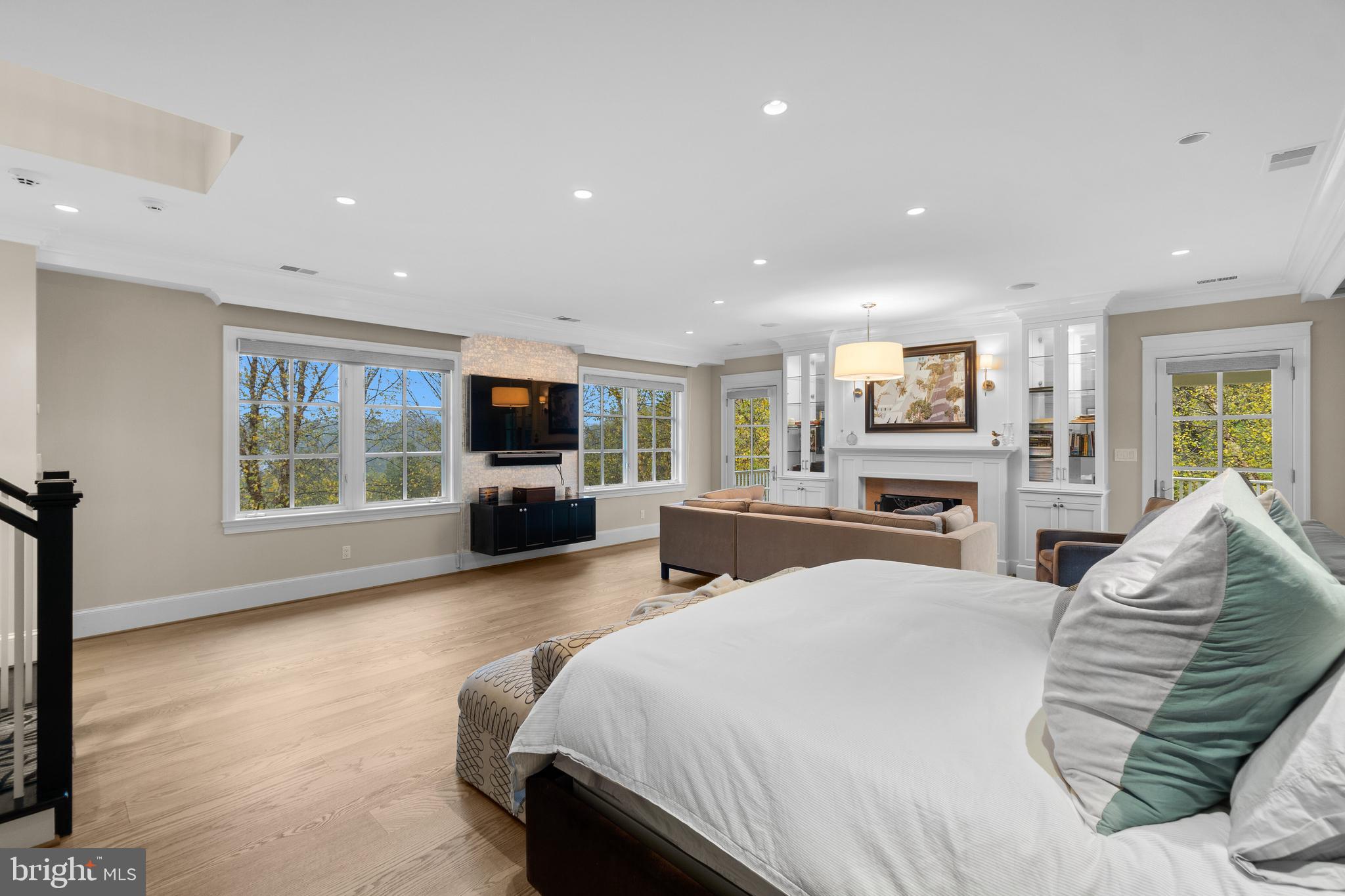 10818 Red Barn Lane Potomac, MD 20854 - Photo 76 of 141 Primary Bedroom Suite