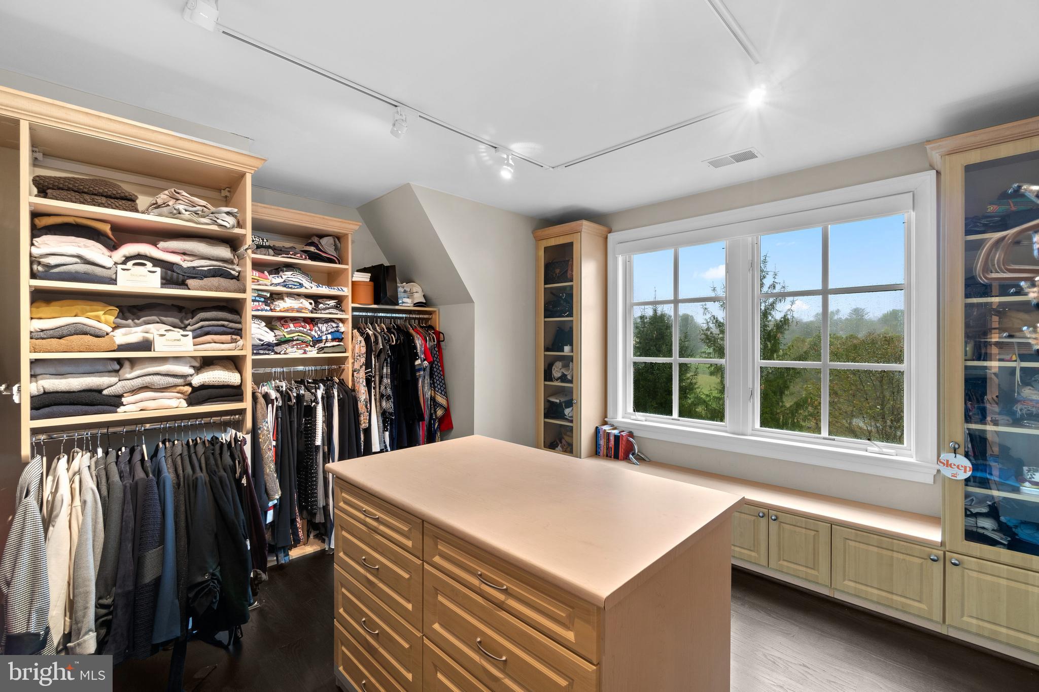 10818 Red Barn Lane Potomac, MD 20854 - Photo 82 of 141 Primary's 1st Walk-in closet