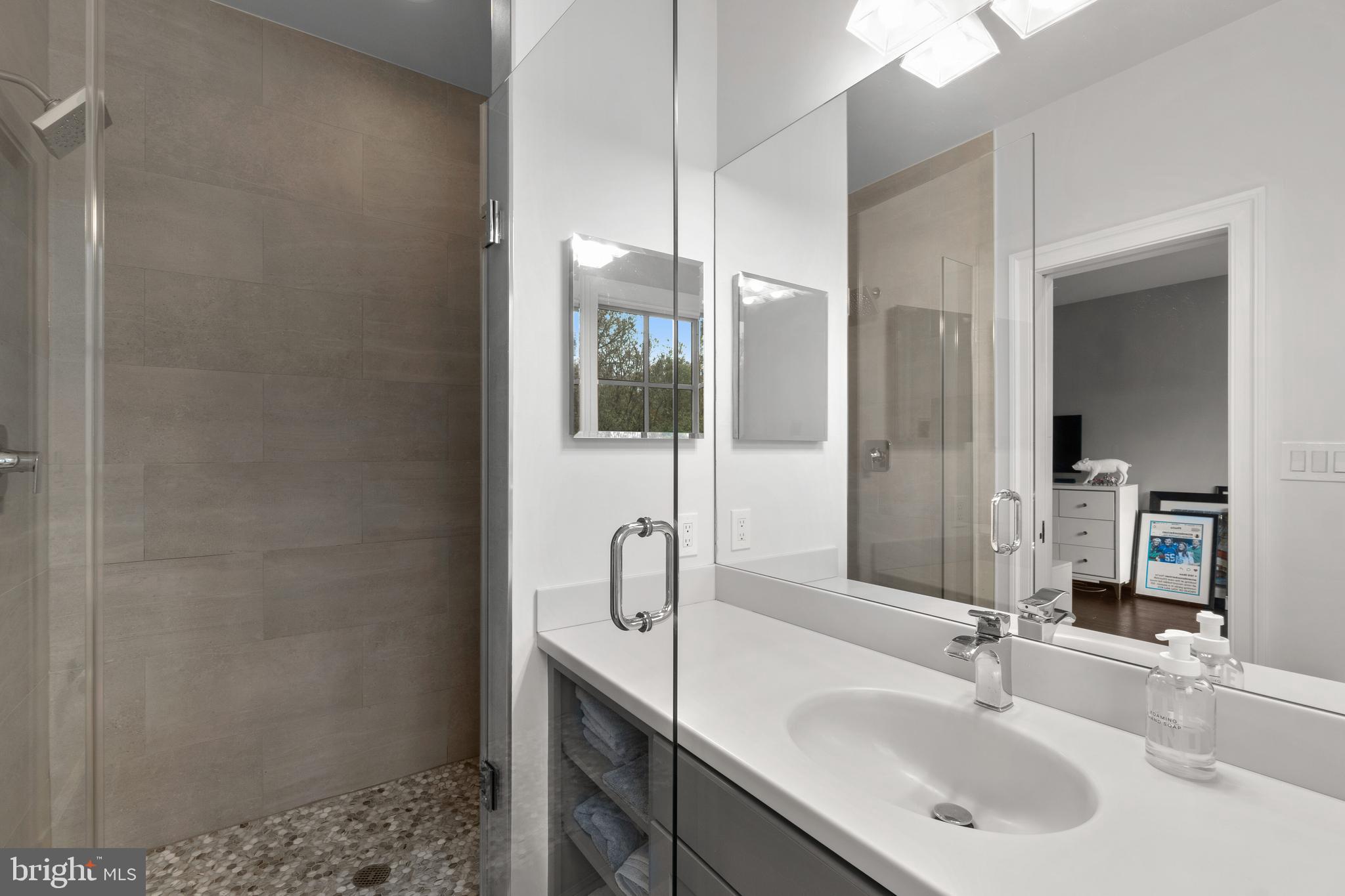 10818 Red Barn Lane Potomac, MD 20854 - Photo 90 of 141 En Suite Bathroom