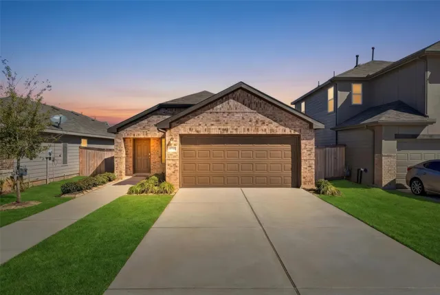 $235,000 | 4535 Pinehurst Trce Drive, Pinehurst, TX 77362