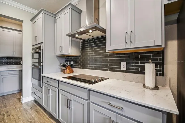 a view of house with a big yard