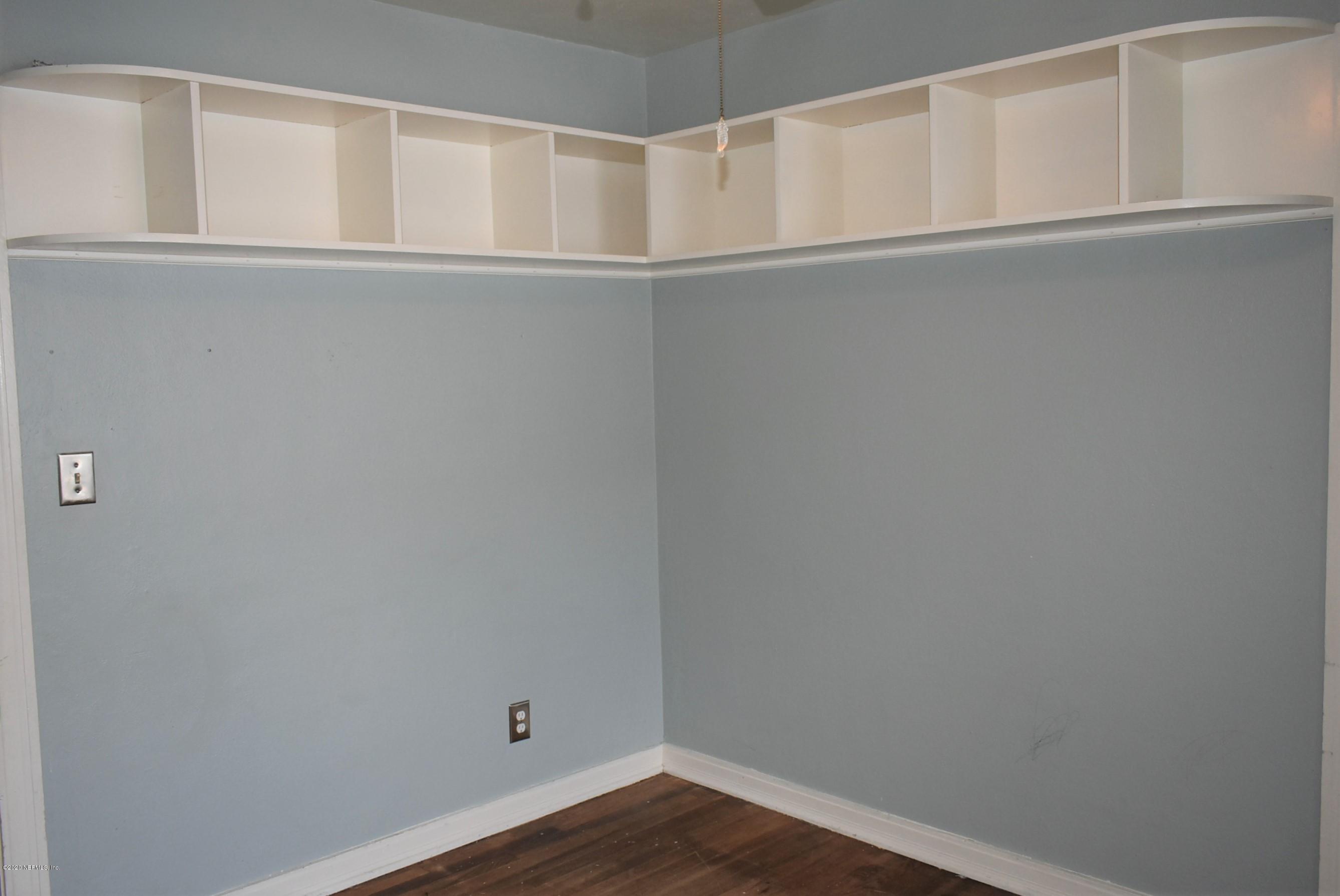4609 Birkenhead Road Jacksonville, FL 32210 - Photo 18 of 39 Bedroom 3 Shelving