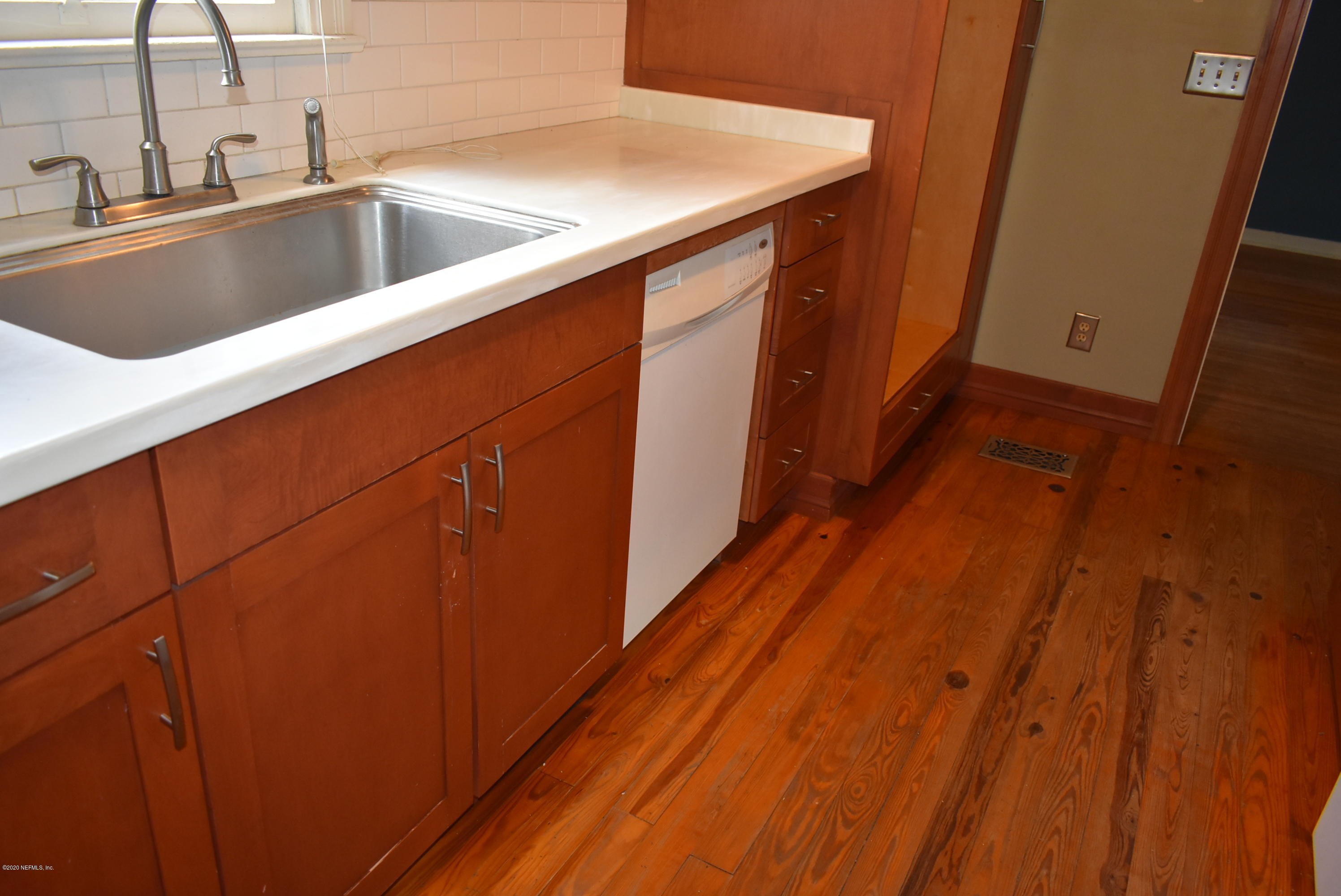 4609 Birkenhead Road Jacksonville, FL 32210 - Photo 21 of 39 Large Kitchen Sink