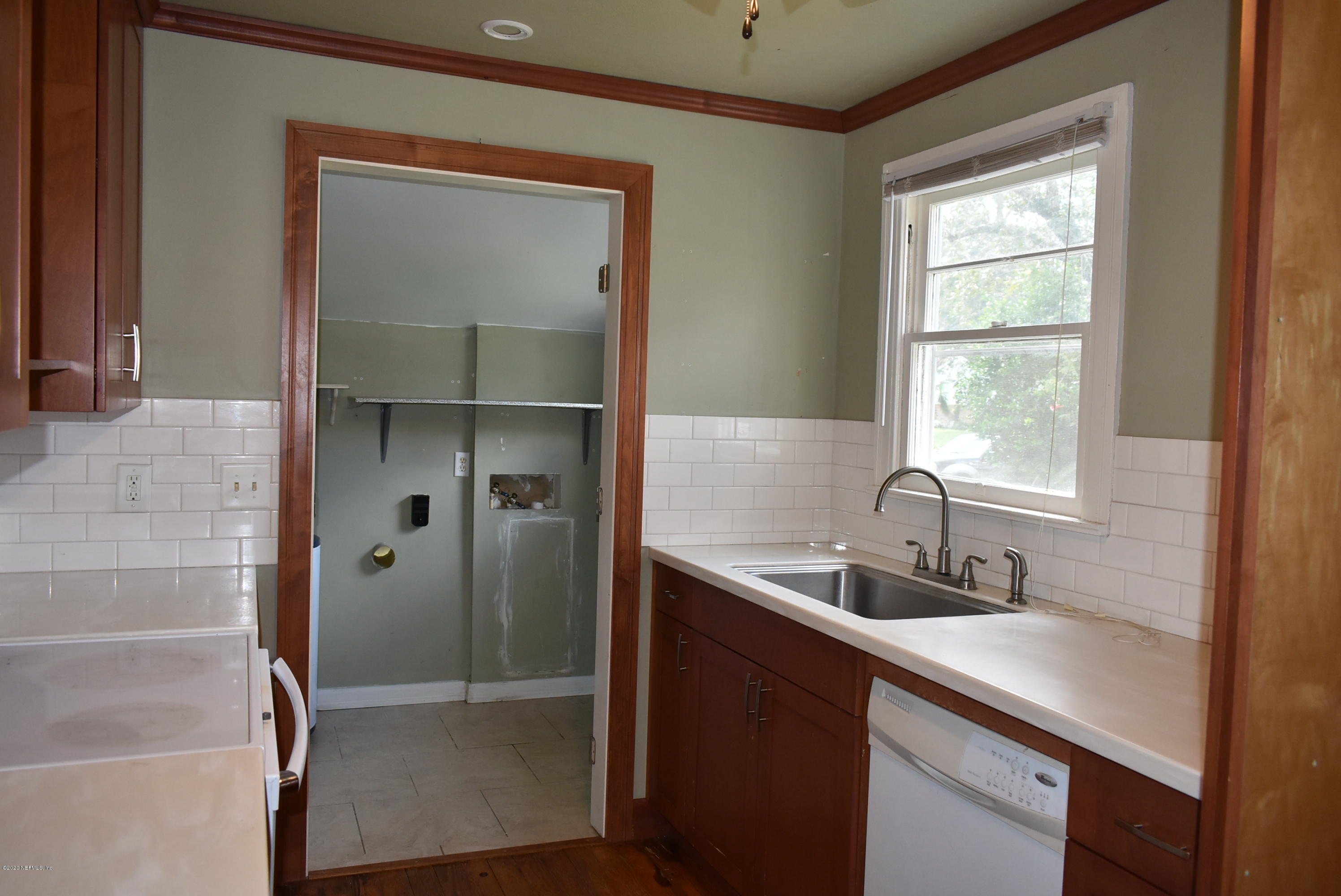 4609 Birkenhead Road Jacksonville, FL 32210 - Photo 28 of 39 Kitchen to Laundry