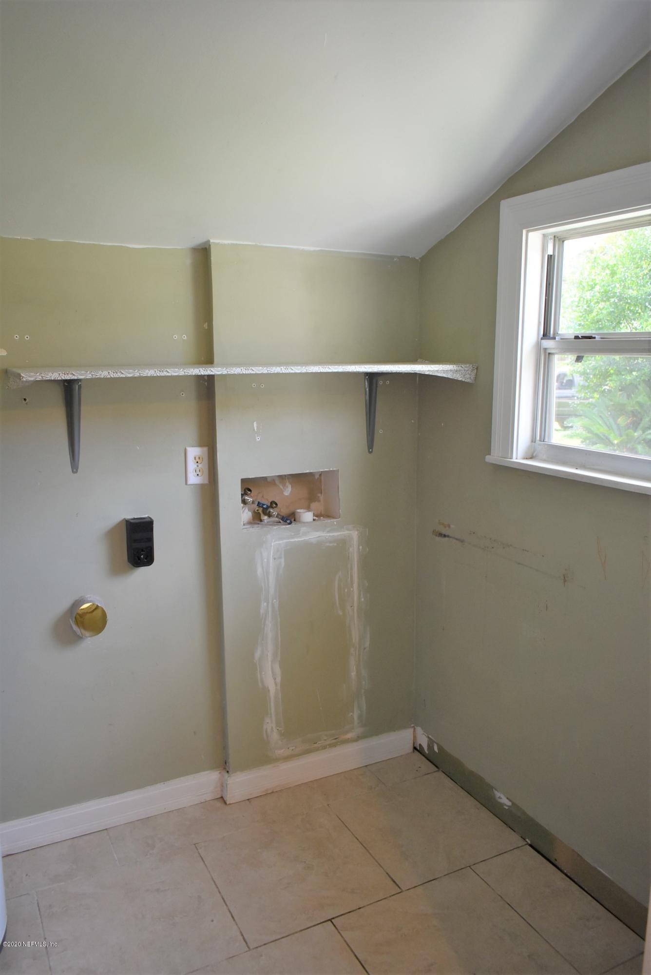 4609 Birkenhead Road Jacksonville, FL 32210 - Photo 29 of 39 Laundry Room
