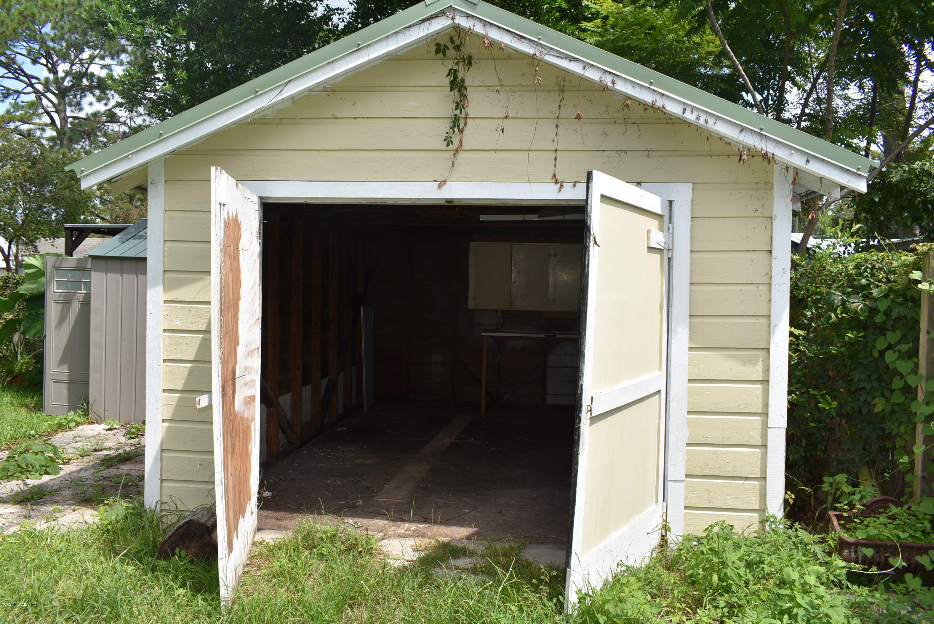 4609 Birkenhead Road Jacksonville, FL 32210 - Photo 35 of 39 Garage