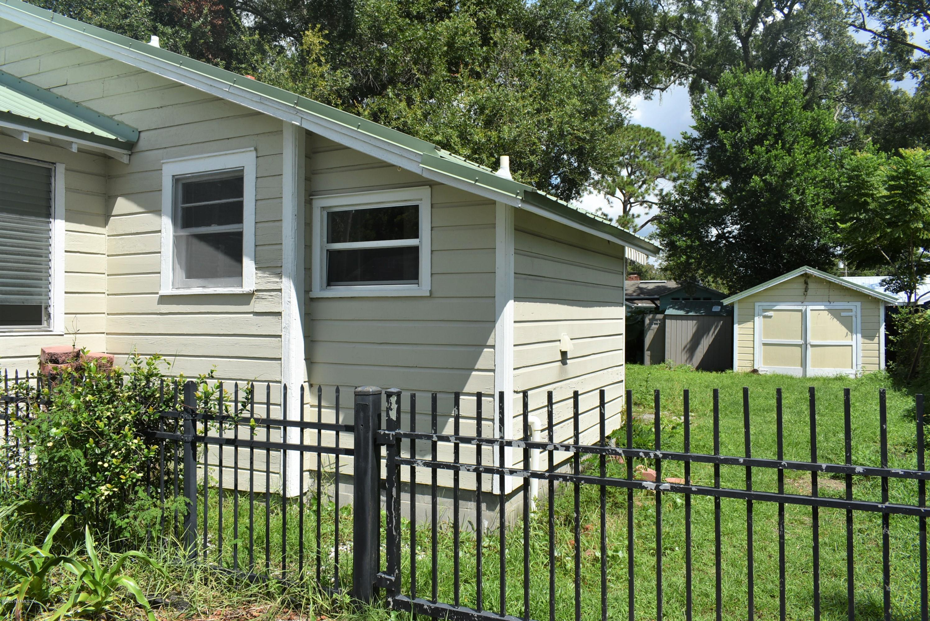4609 Birkenhead Road Jacksonville, FL 32210 - Photo 4 of 39 Side of Home and Gate to Backyard