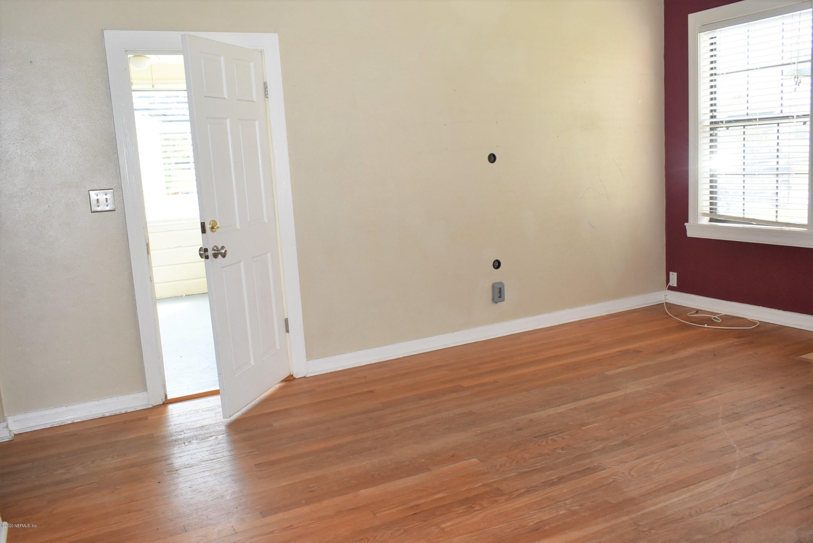 4609 Birkenhead Road Jacksonville, FL 32210 - Photo 7 of 39 Living Room to Front Porch