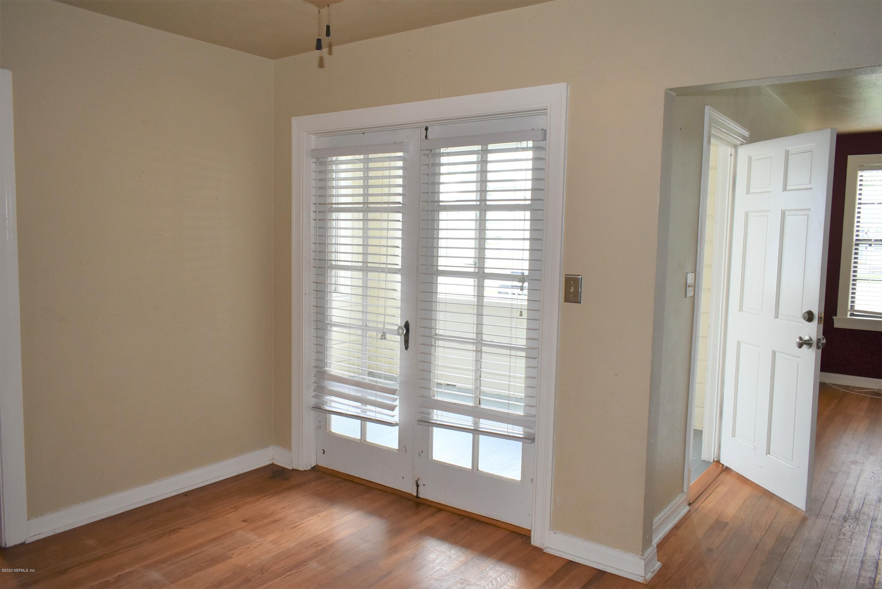 4609 Birkenhead Road Jacksonville, FL 32210 - Photo 10 of 39 Dining Room to Enclosed Front Porch
