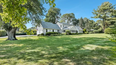 Undisclosed Address, Bridgehampton, NY 11932