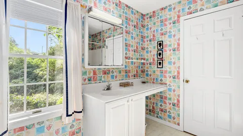 Undisclosed Address, Bridgehampton, NY 11932