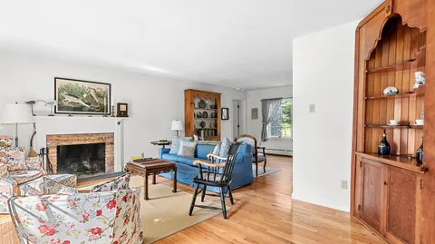 Undisclosed Address, Bridgehampton, NY 11932