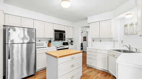 Undisclosed Address, Bridgehampton, NY 11932