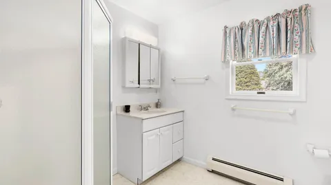 Undisclosed Address, Bridgehampton, NY 11932