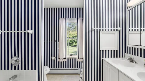 Undisclosed Address, Bridgehampton, NY 11932
