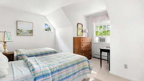 Undisclosed Address, Bridgehampton, NY 11932